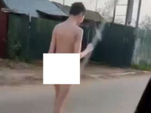 В Якутске голый молодой человек устроил утреннюю пробежку