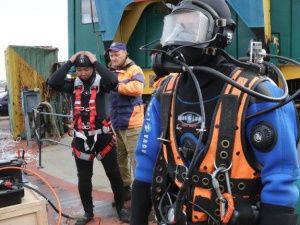 Продолжаются поиски мужчины, утонувшего во время спасения дочери