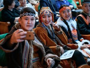 Айсен Николаев принял участие в торжественной церемонии вручения премий Х Республиканского театрального фестиваля