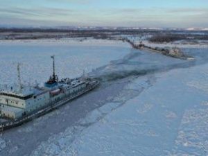 Перевозки с ледоколом через Лену продлены до 27 ноября
