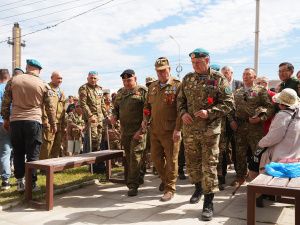 Евгений Григорьев возложил цветы к памятнику в День ветеранов боевых действий