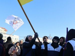 В Якутске молодежь собралась на митинге в поддержку Путина и 10-летия воссоединения Крыма с Россией