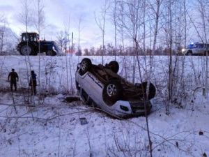 По дороге в Чурапчу слетел с трассы «УАЗ Патриот», пострадали три человека