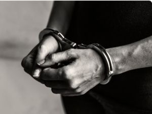 В Якутске случайный толчок прохожего стал причиной драки и грабежа