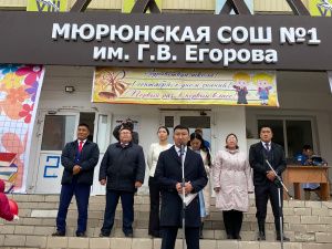 Сергей Местников поздравил с Днем знаний учащихся и учителей  Мюрюнских средних школ №1 и №2