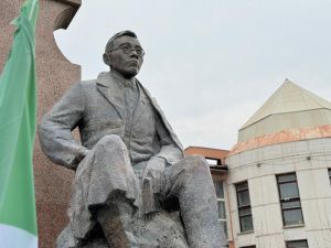 Вице-премьер Якутии Ольга Балабкина отдала дань памяти Платону Ойунскому и Ивану Винокурову