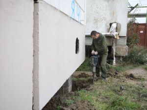 Сардана Авксентьева провела выездное совещание по капитальному ремонту многоквартирных домов