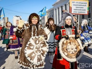 1700 человек прошлись в национальных костюмах по центру Якутска
