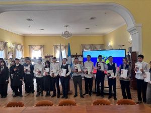 21 юный якутянин получил паспорт в преддверии Дня республики