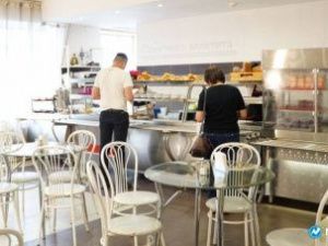 В Якутии с 20 октября введут систему QR-кодов. Ходить в кафе, кинотеатры и спортзалы можно только привитым или переболевшим ковидом