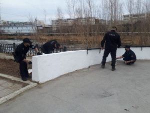 В Якутске росгвардейцы облагородили территорию сквера имени Героя России Александра Рыжикова