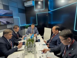 Глава Якутии и руководитель Росавтодора обсудили вопросы содержания федеральных трасс