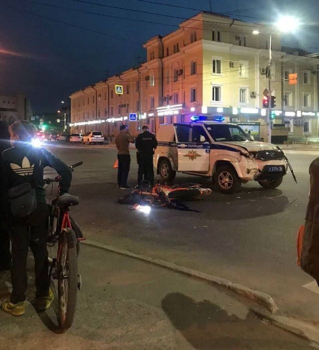 В Якутске патрульная автомашина ППС столкнулась с 19-летним мотоциклистом