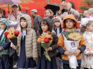 Евгений Григорьев поздравил школьников с Днем знаний