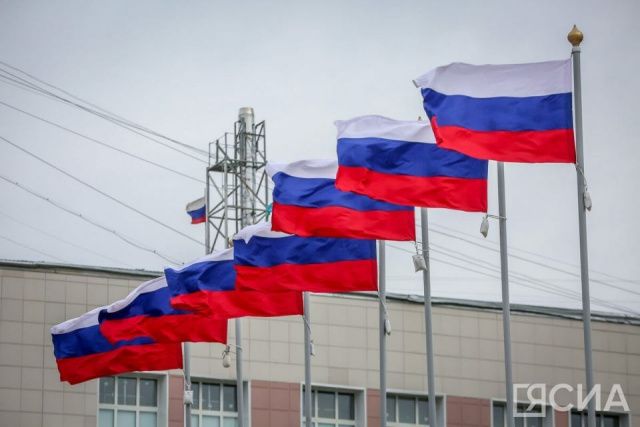 Глава Якутии поздравляет с Днем флага России