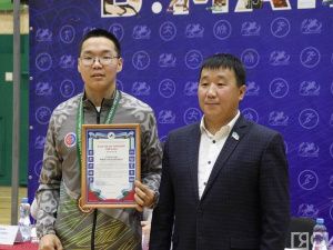 Министерство спорта Якутии наградило чемпионов мира по мас-рестлингу