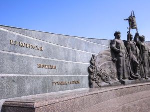 Глава Якутии возложил цветы к монументу защитникам Отечества в Астане