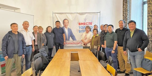 Штаб народной поддержки Айсена Николаева встретился с Сергеем Местниковым