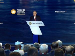 Глава Якутии на сессии ПМЭФ с участием президента РФ