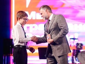 В Якутии в День народного единства активистам Движения Первых вручили паспорта граждан России