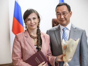 Айсен Николаев наградил лучших работников торговли