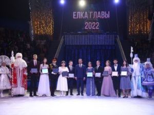 Более 700 школьников со всей республики побывали на Ёлке Главы Якутии