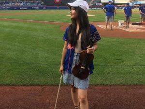 Скрипачка из Якутии открыла игру бейсбольной команды Mets в Нью-Йорке