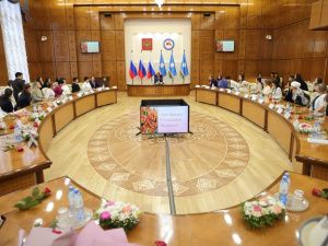 Айсен Николаев вручил государственные награды матерям Якутии