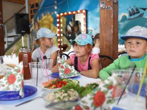 В социальной столовой прошла благотворительная акция «Собери ребенка в школу»