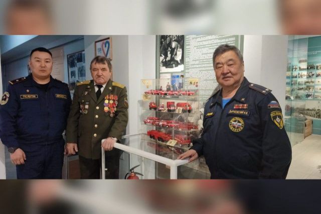 В Якутске открылась выставка, посвященная ветерану пожарной охраны Якутии Георгию Атласову