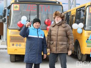 Спортивным учреждениям Якутии вручили микроавтобусы и автобусы