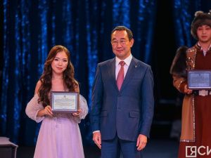 10 лучших школьников по итогам 2024 года наградили на Елке главы Якутии