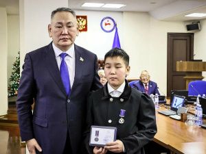 «Проявили мужество при спасении людей»: в Якутии наградили юных героев