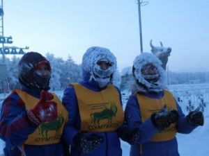 Участники из 5 стран соревновались в беге при минус 50 градусах на полюсе холода в Якутии