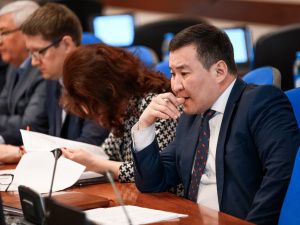 Айсен Николаев провел совещание по подготовке к паводку