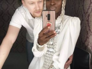 Фотофакт: нигерийка Рут Тетте в халадае 