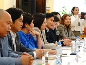 В Якутск с гастролями приехал калмыцкий театр кукол «Джангар»