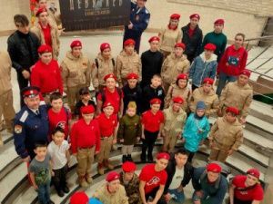 Памяти дедов будем достойны. Юнармейцы алданского района подготовили Георгиевские ленты для своих земляков