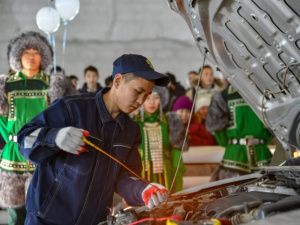 Айсен Николаев посетил социально значимые учреждения Верхневилюйского улуса