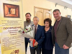 В Русском театре им. А.С. Пушкина в Якутске открылась выставка Николая Попова