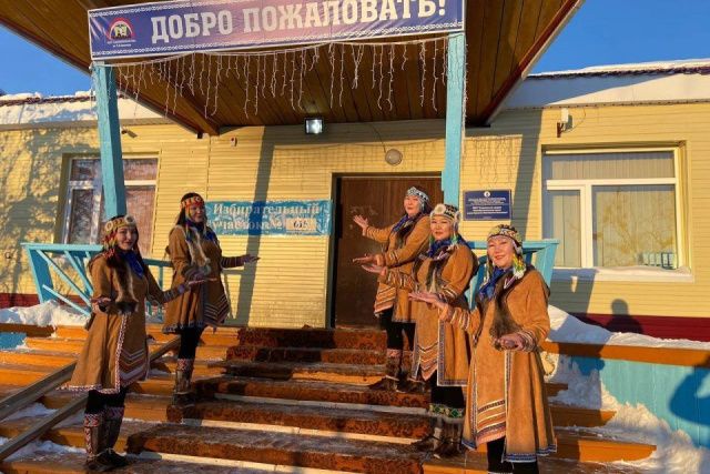 В эвенских нарядах встретили избирателей в селе Сайылык Усть-Янского района