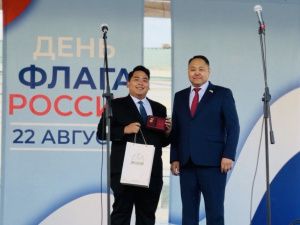 В день флага России в Якутске состоялось торжественное вручение паспортов