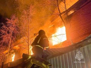 Крупный пожар в частном доме произошел в Якутске