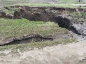 В якутском селе Дулгалах после паводка наблюдаются провалы в земле