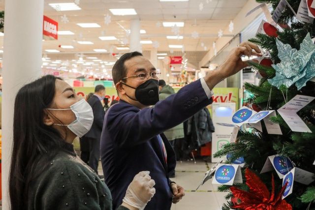 Глава Якутии принял участие в акции «Ёлка добра»