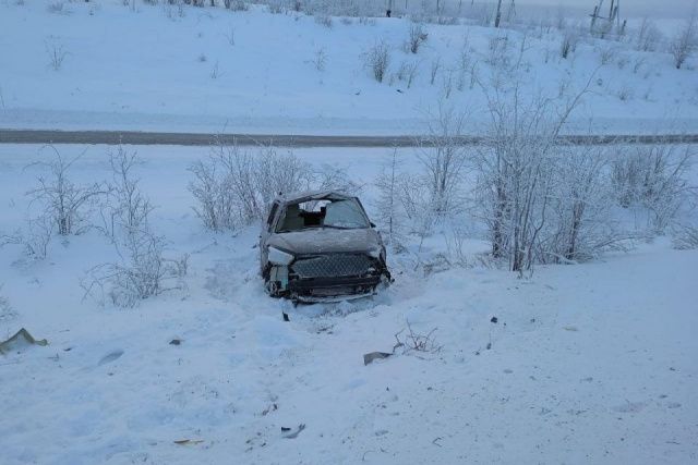 Пассажир автомобиля вылетел через лобовое стекло и погиб в Мирнинском районе