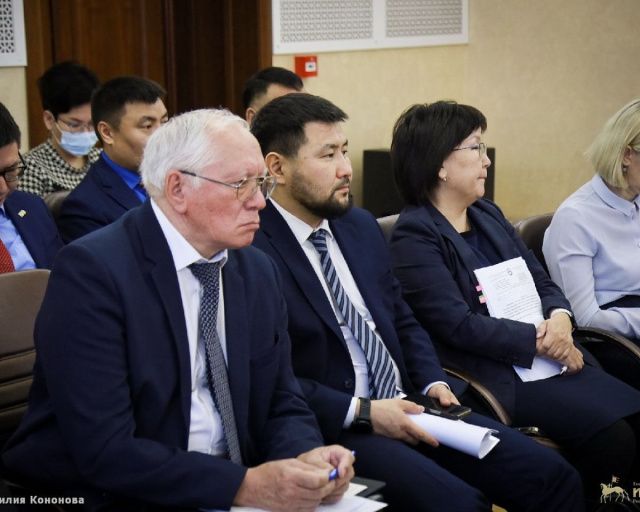 Евгений Григорьев озвучил предложения Якутска в проект республиканского бюджета на 2023 год