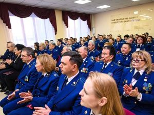 Павел Гарин поздравил работников прокуратуры с профессиональным праздником