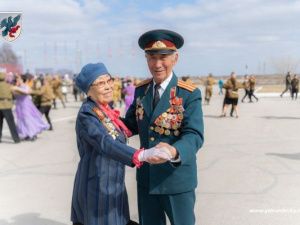 В Якутске 78 пар станцевали «Вальс Победы»