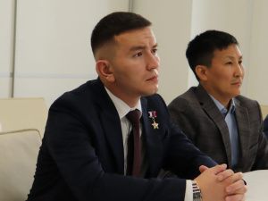 Герой России Игорь Юргин ознакомился с работой Института развития профобразования Якутии